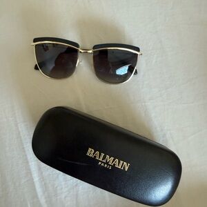 Balmain Elegant Black and Gold Sunglasses